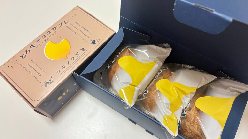 toroaのシュークリームとクッキーの写真